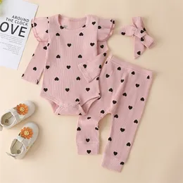 Conjuntos de roupas 3pcs Baby Girl Roupent Set Nasct Toddler Girls Roupas Ruffle Heart Print Manga Longa Romper Bodysuit Pantsheadband Infant 220830