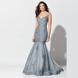 Elegant Mermaid Lace Mother of the Bride Dresses Gray Applique Sweetheart Neck Open Back Sleeveless Straps Long Wedding Party Gowns Plus Size Evening Dress 2022