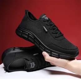 Säkerhetsskor män avslappnad andningsbar utomhusmaskljus sneakers manlig mode bekväma skor 220831