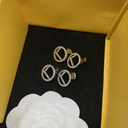 Mix Simple Stud Orecchini Designer di marca Geometrica Donne famose Rotonde Orecchini con strass di cristallo Gioielli per feste di nozze1