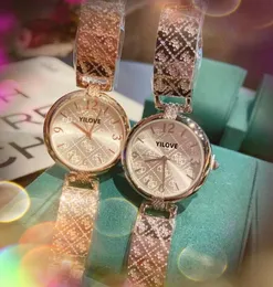 شهيرة النحل الصغير الكوارتز أزياء الساعات النسائية أوتومات عاشقات Date Dress Designer Watchale Wholesale Perme Pracelet Gifts Vintage Wristwatch Hombre Relogio