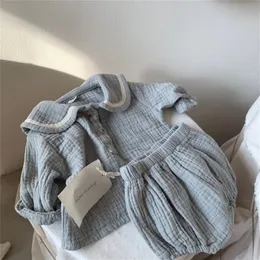 Conjuntos de roupas para menino menina de menina conjunto muslin verão 05y bebê orgânico algodão lapela marinha marinho manga longa tops shorts nascidos no bebê conjuntos 220830