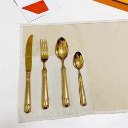 Set di posate in argento dorato cucchiaio forchetta coltello da cucina da campo intaglio set di stoviglie per tè in acciaio inossidabile utensili da cucina 304