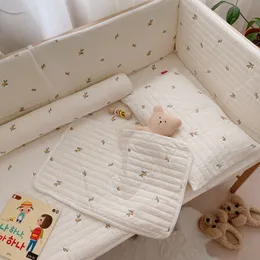 Bed Rails Korean Quilted Cotton Baby Sheet Cherry Olive Bear Embroidery Cot Crib Sheets Bumper Cover ding 221130