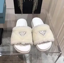 I sandali alla moda da donna scivolano in pelle sexy invernale con tacco basso, scarpe lucide, scarpe da spiaggia, pantofole da hotel per la casa, con fondo spesso