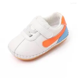 Zapatos atléticos para bebés y niñas, zapatillas de deporte para niños de otoño, suela suave, transpirables, de 0 a 2 años, de cuero informal