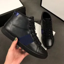 Hög topp casual skor män kvinnor broderade andningsbara sneakers läderskor designer brevstil