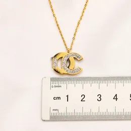 Lyxdesignhalsband 18K guldpläterat märke i rostfritt stål Halsband Chokerkedja Brevhänge Mode Bröllopssmycken för kvinnor Tillbehör Kärlekspresenter AA1935