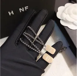 Hoogklasse prachtige kleine vierkante ketting mode luxe merk hanger kettingontwerp voor vrouwen sieraden lange keten geselecteerde minnaars accessoires cadeau x314