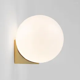 Lâmpada de parede moderna bola de vidro simples nórdico designer de estar quarto de cama de cabeceira de cama de corredor de escada de escada em casa arandelas leves
