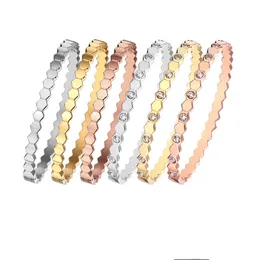 18k Gold Love Armreif Armband 2022 Edelstahl gl￤nzender Kristall Diamant Wabenwabennagelarmb￤nder Luxusschmuck f￼r Frauen M￤nner