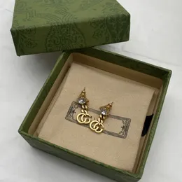 2023 ￶rh￤ngen designer f￶r kvinnor stud lyxguld hj￤rta form p￤rla kristall guld dubbel bokstav 925s silver smycken klassiker 8949