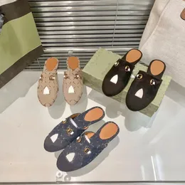 Slippers مشتركة موقعة مصمم الأحذية العلامة التجارية الكلاسيكية شاطئ الأحذية نيو وامدة الموضة الفاخرة كعب شقة