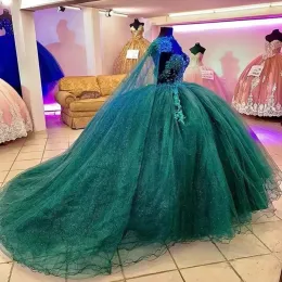 Quinceanera Dark Green Dresses With Cape Lace Applique Pärlade paljetter Custom Made Sweep Train Tulle Sweet Princess Pageant Ball klänning Vestidos