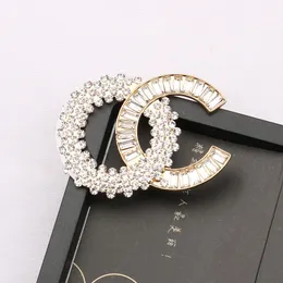Ny modebrosch full av diamanter personlighet elegant och m￥ngsidig temperament stift tr￶ja tillbeh￶r Paety Red Gold Pearl Diamond Sliver