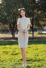 エスニック服ヴィンテージレーストリムマンダリンカラーシフォンQipaoショートスリーブハンドメイドボタンCheongsam中国の女性のウェディングドレス