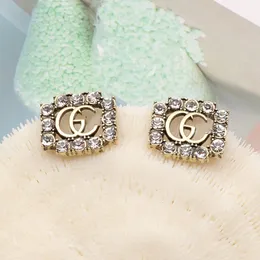 Lüks Stud Küpe Kadın Tasarımcı Küpe Çift harfli mücevher kadınları 18k kaplamalı elmas kristal rhinestones inciler düğün hediyeleri