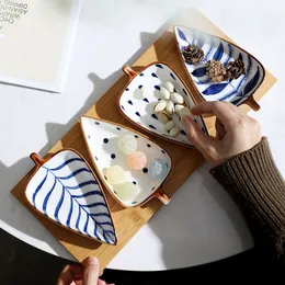 Ferramentas de especiarias de ervas criativas em forma de folha japonesa criativa Cerâmica Multigrid Seco Dish Sushi Snack Plate Molho Prato Conjunto Home Deco 221203