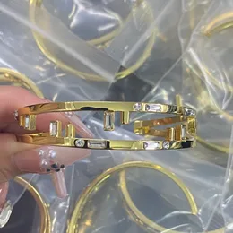 Frauen Schmuck Armbänder Mode Diamanten Armreif Dame Messing Gravierte F Initialen Aushöhlen Armband Europa Amerika Stil Geschenke FB2 --01
