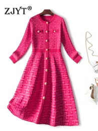 Дизайнер по взлетно -посадочной полосе геометрические узоры вязаные платья свитера для осенней и зимней женщины корейская мода с длинным рукавом кнопки изделия.