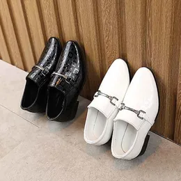 Sneakers pojkar England Fashion Leather Shoes Pointed Toe Formal Dress Party Wedding Dance Students Single Black White Flats 221205