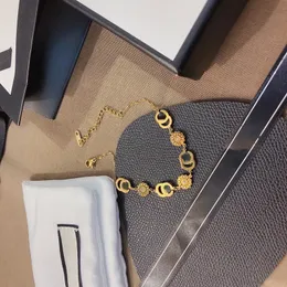 18k chapado en oro TOP Venta de acero inoxidable brazalete de brazalete diseñador Carta de diseñador de mujeres Bebas de boda Bebas de pulsera Cadena de regalos de regalo L077