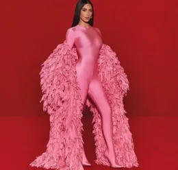 Ubranie wieczorowe ubrania kobiet Balqeesfathi Nawalelzoghbi 2 Piease Pink Scossuit with Cape Long Rleeve Pochwa Yousef Aljasmi myriam Fares Kim Kardashian Wly935