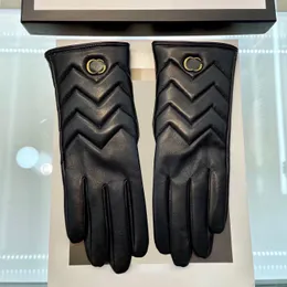 繊細なソフトレザー手袋ハードウェアレターデザイナーミトンハイエンドシープスキン手袋女性ギフトボックス付き