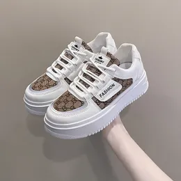 Sommer Damenschuhe 2023 Weiße Schuhe auf Plattform Damen Frau Vulkanisieren Casual Pu Leder Sneaker Weiße Chunky Sneakers Frühling Wanderschuhe