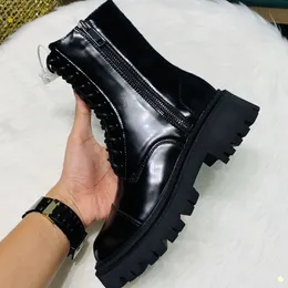 2022 New Half Boots Martin Designer فاخر مطاط مقاوم للماء من العجل الأصلي أحذية ناعمة