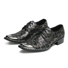 Neues Design Herrenschuhe speicherte Metallzehen Schwarze Leder-Kleiderschuhe Männer Schnürung formelle Business-Party und Hochzeitsschuhe