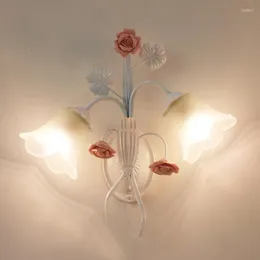 Lâmpadas de parede 2 cabeças Princess Girl Rosa LED SCENCES Restaurante Iluminação Infantil Lâmpada Flor de vidro de cabeceira infantil