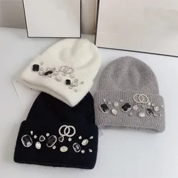 Womens Designers C Knitted Hat With Full Diamond Luxurys Brand Women Beanies Warm Fahion Bucket Hats Windy Snowy Women Caps