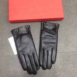 ヴィンテージレディースシープスキングローブレターハードウェアデザイナーミトンソフトデリケートグローブとベルベットの厚い手袋付き