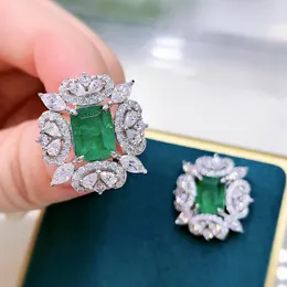 أقراط مسمار المصنوعة يدويًا Emerald Diamond Carring 925 Sterling Silver Engagement Wedding for Women Bridal Party Jewelry Gift