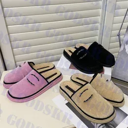 Zapatillas de peluche de invierno zapatos de plataforma de diseñador zapatillas de lana para mujer con insignias de oro sandalias para mujeres