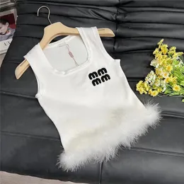 T-shirt da donna Designer Gilet lavorato a maglia con capelli di struzzo T-shirt per donna Ricamo Lettera Senza maniche Maglia con cappuccio T-shirt da donna Design