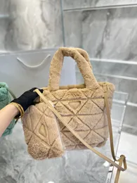 Modehandtaschen kleine Einkaufstasche Luxusdesigner Handtasche Winter flauschige Frauen -Taschen haben einen Reißverschlussgurt mit kleinen Geldbörsen und vielseitigen Schultergurten