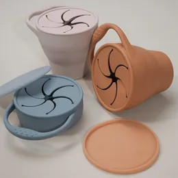 Tassen Geschirr Utensilien BPA-freie Kinder-Silikon-Lebensmittel-Aufbewahrungsbox Einfarbige Baby-Snack-Tasse Tragbarer Kinder-Snack-Behälter mit Deckel 221208