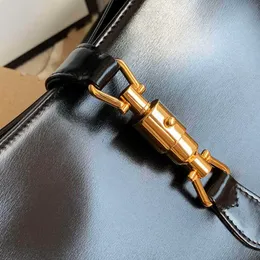 Designers neue Serie Damen Ausgestattet mit einem zusätzlichen abnehmbaren Schultergurt kann die Tasche durch einen Taschenverschluss an der Tasche befestigt werden