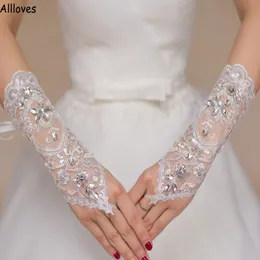 Luksusowe kryształy Krótkie rękawiczki ślubne 2021 Elegancka koronkowa długość nadgarstka akapit Resek palca Resek palca