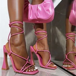 Kvinnor sexiga sommar sandaler skor gladiator clip hög klackar bandage spänne rem pumpar kvadrat tå damer fest mode stilett t221209 d409c