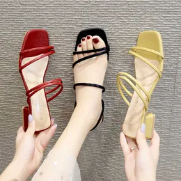 Bayanlar seksi yaz yüksek yeni 2021 terlik dişi topuklu kare açık ayak parti slaytları parti ayakkabı sandaletleri kadınlar için T221209 887