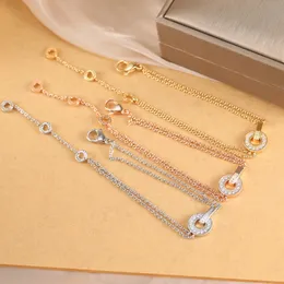 Pulseira de designer de elo de luxo feminino elo da sorte Pulseiras de charme de design de corrente dupla adoram moda moderna Joias finas brilhantes e atraentes, elegantes e versáteis