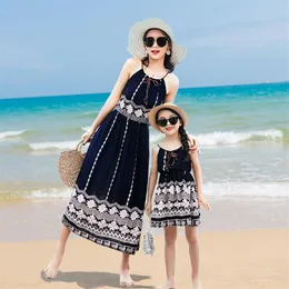 2021 Aile Eşleşen Kıyafetler Anne ve Ben Yaz Giyim Anne Kızı Kıyafetleri Bohem Ebeveyn-Çocuk Plaj Elbisesi 0912287m