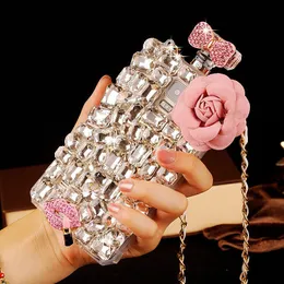 3D Diamond Perfume Bottle Bottle Połączenia telefonu iPhone'a 15 14 13 12 11 Pro Max XR Luksusowy Bling Crystal Rhinestone Design z smyczkową ręcznie robioną ochronną okładką mody 1PC
