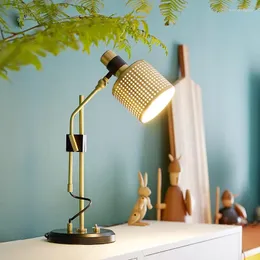 Masa lambaları Postmodern minimalist yaratıcı lamba oturma odası yatak odası başucu Amerikan retro çalışma tasarımcısı altın