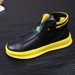 2023 nuove piccole scarpe bianche da uomo deluxe British fashion sports casual board low top traspirante Zapatos Hombre