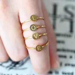 クラスターリング彼女は女性のためのステンレス鋼の手紙の指婚約指輪セット結婚式の愛のカップルチタン卸売ロットバルク