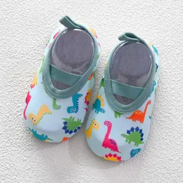 Primeiros Walkers Baby Socks Sapatos de desenho animado crianças macias com solas de borracha verão Mesh respirável menina menina não deslizamento